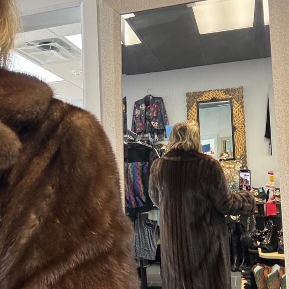 Valentino Furs Vintage Long Brown Mink Fur Coat - Picture 9 of 9
